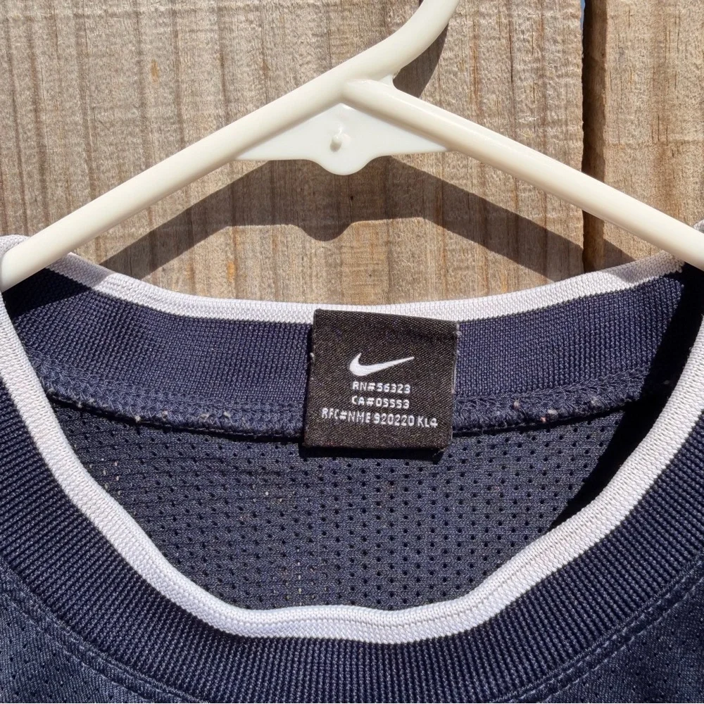 Vintage Nike Men's Dark Blue Short Sleeve Tee Size Medium